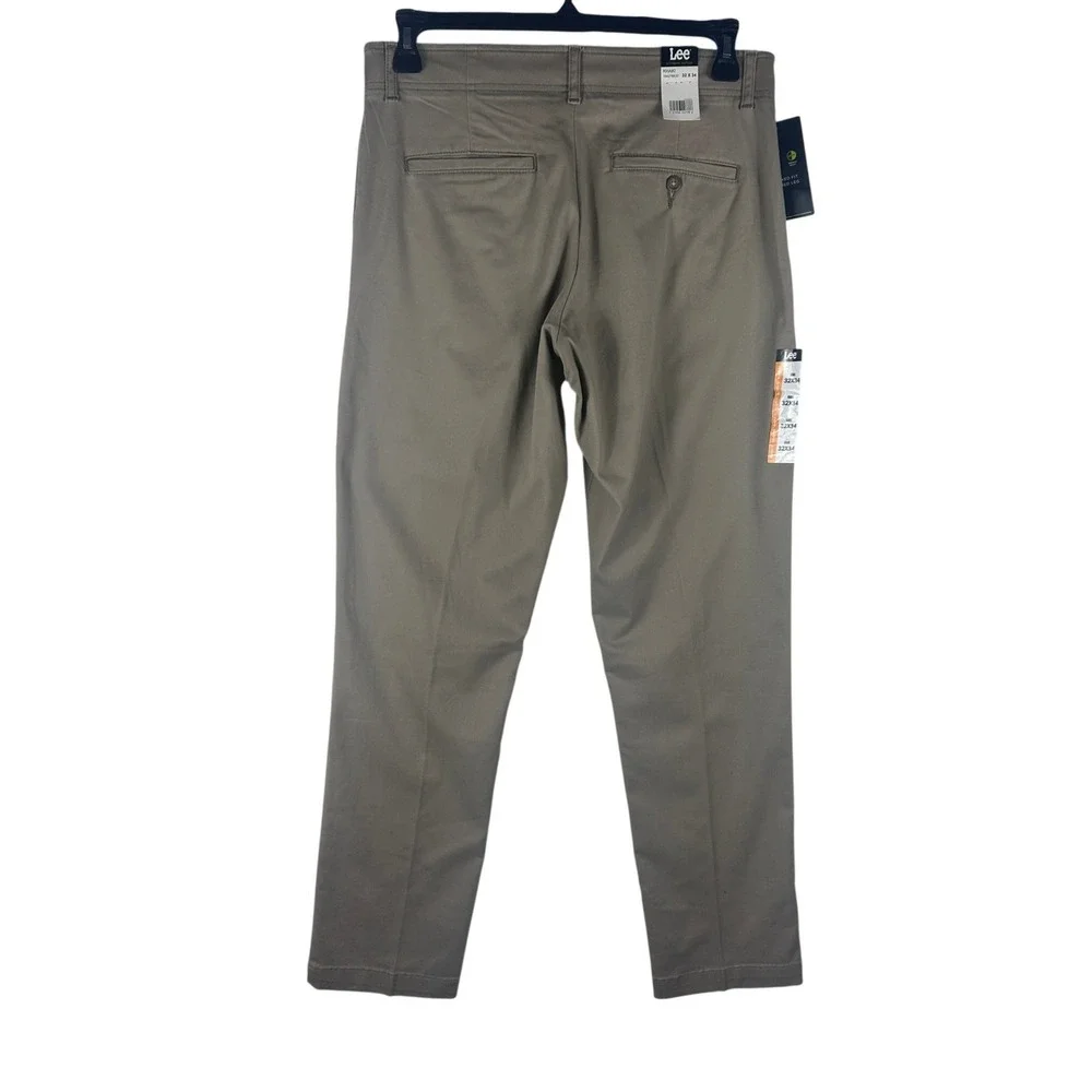 Lee Extreme Motion Relaxed Taper Khaki Pants Mens 32x34 Tan 104276532 NWT